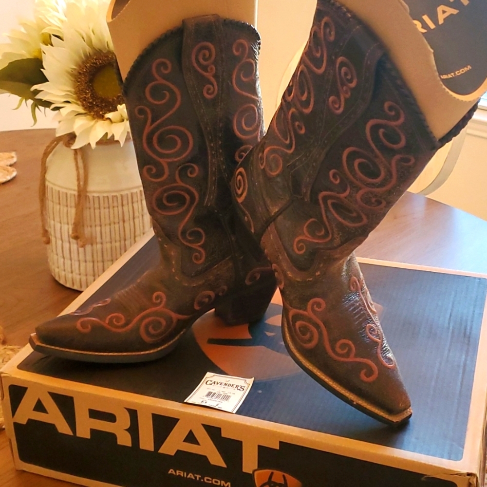 Ariat Men's or Women's unisex Heritage Roughtstock Boots, Size 8.5 D Medium